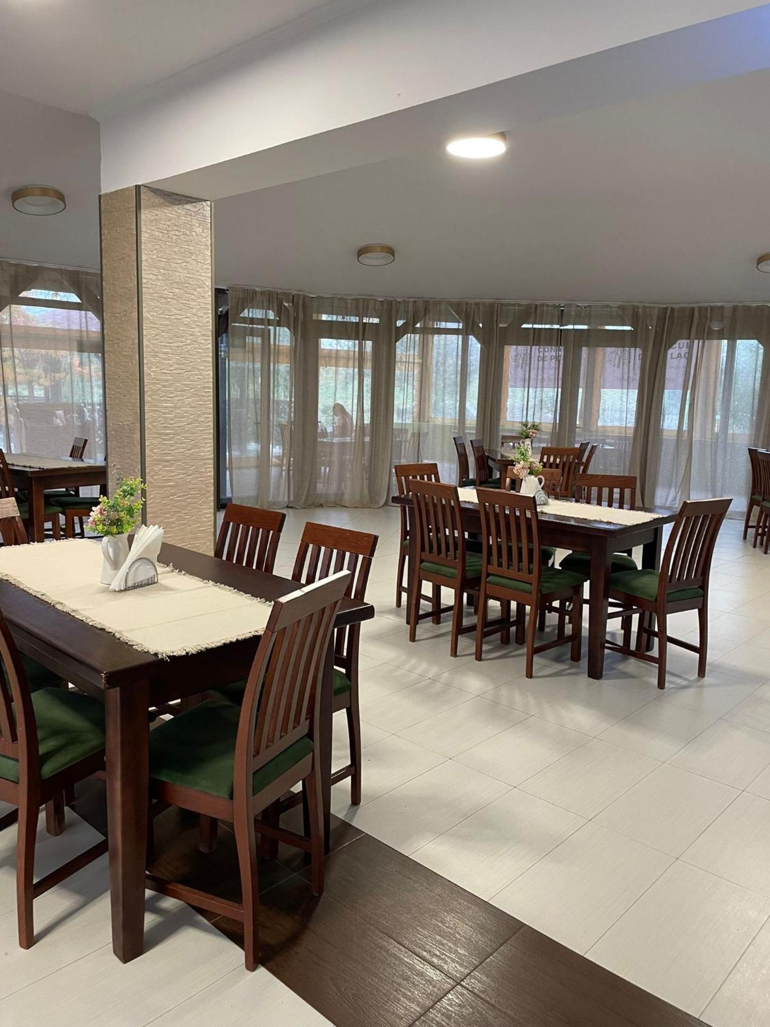 Conacul De Pe Lac Sagu Ngoại thất bức ảnh