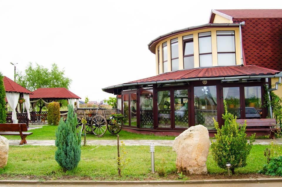 Conacul De Pe Lac Sagu Ngoại thất bức ảnh