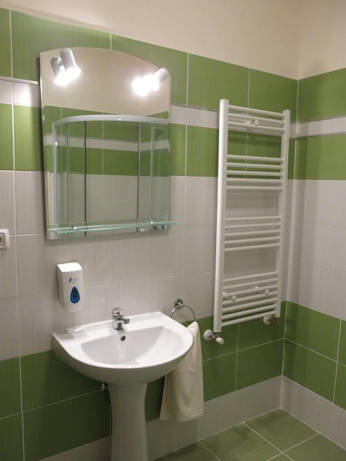 Conacul De Pe Lac Sagu Ngoại thất bức ảnh